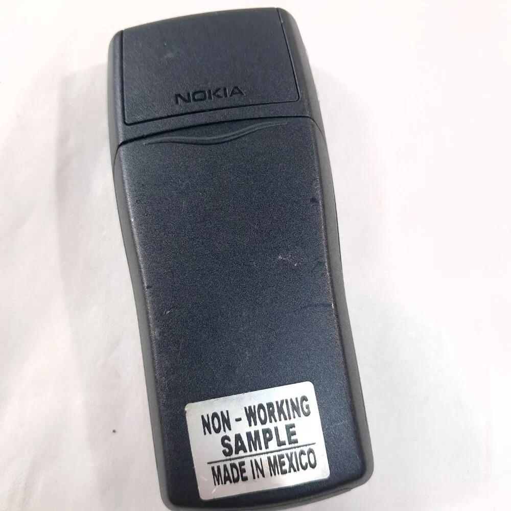 Vintage Nokia 8260 grey Cell Phone Non-Working Sample Collector's display‎
